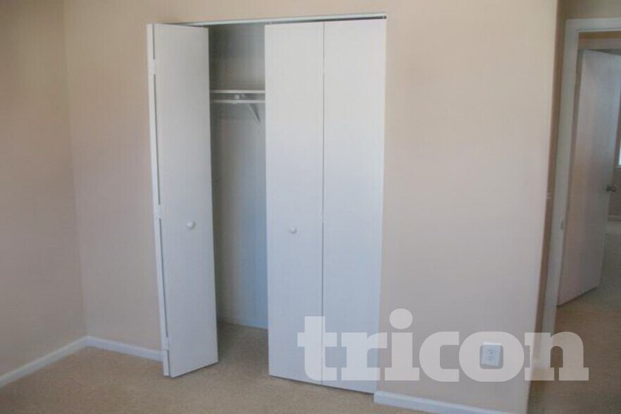 Building Photo - 4393 Westchester Ct