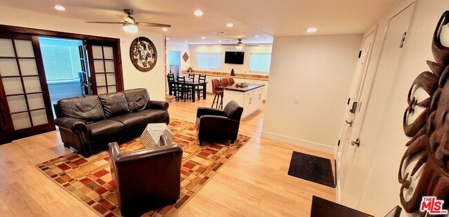 Building Photo - 335 S California St