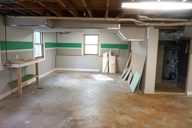 Building Photo - 90 Groton St