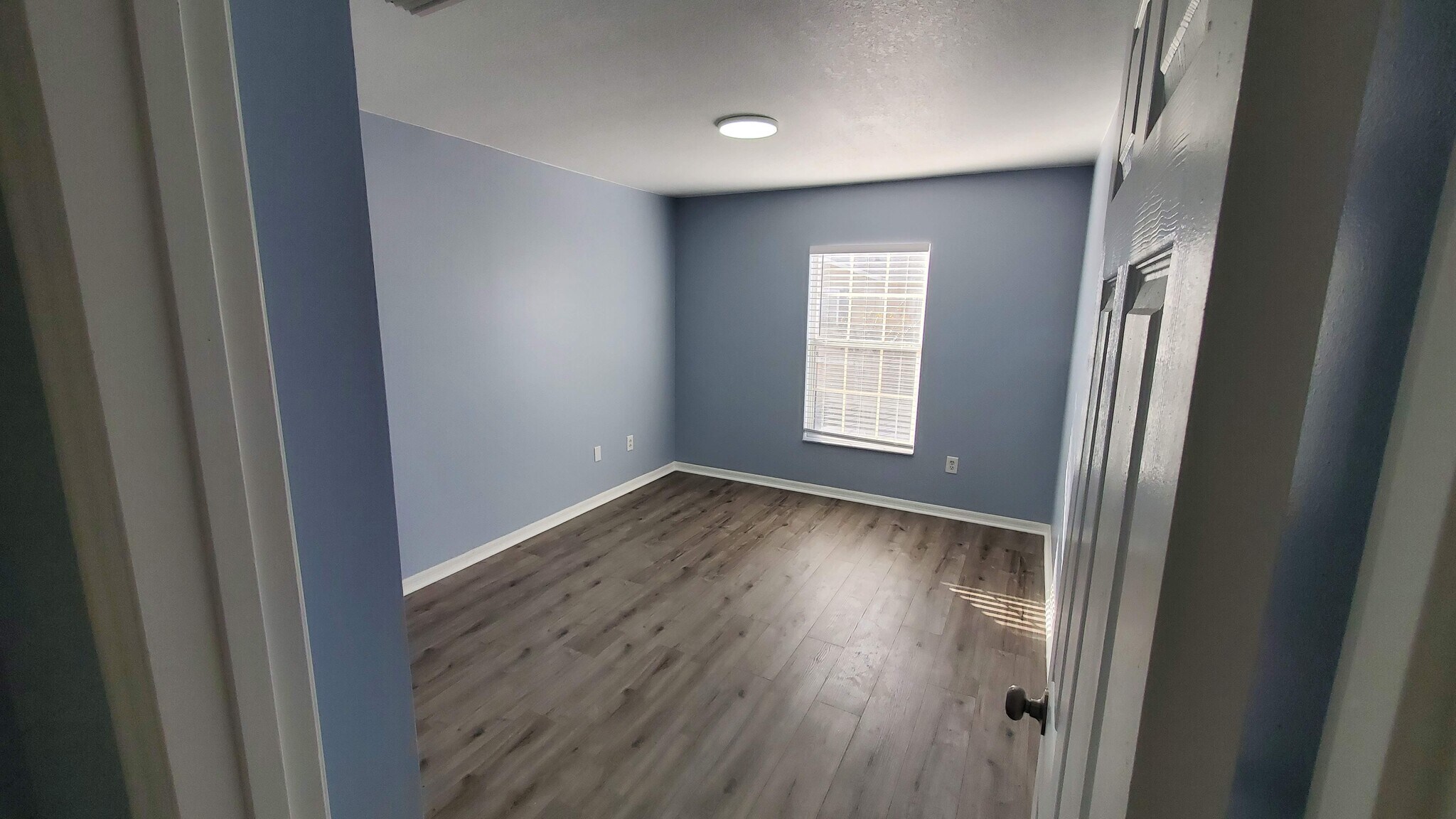 Building Photo - 8007 Sutton Terrace Ln