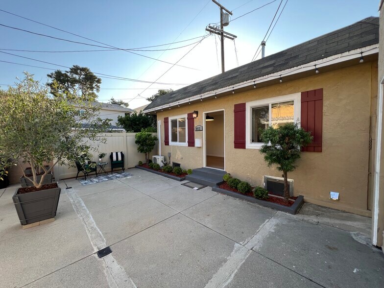 Building Photo - 8932 Krueger St