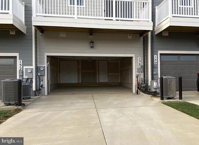 Building Photo - 136 Bleeker Pl