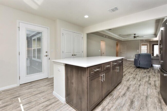 Building Photo - 220 Comal Ln