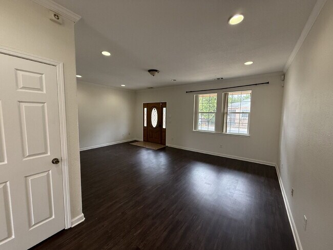 Building Photo - Spacious 4 Bedroom 2 Bath Home Nestled in ...