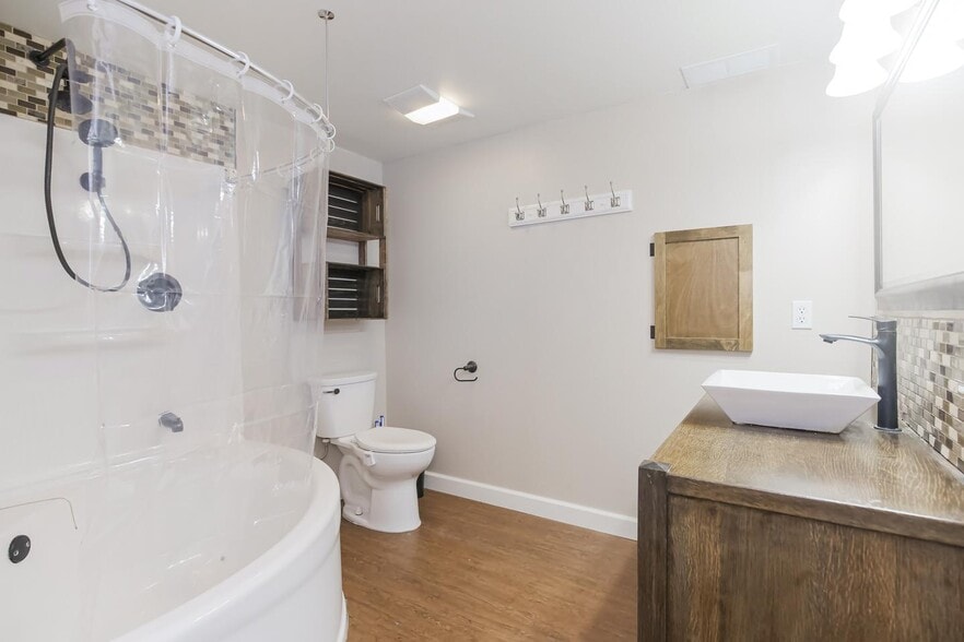 Building Photo - 300 SE Chicago St