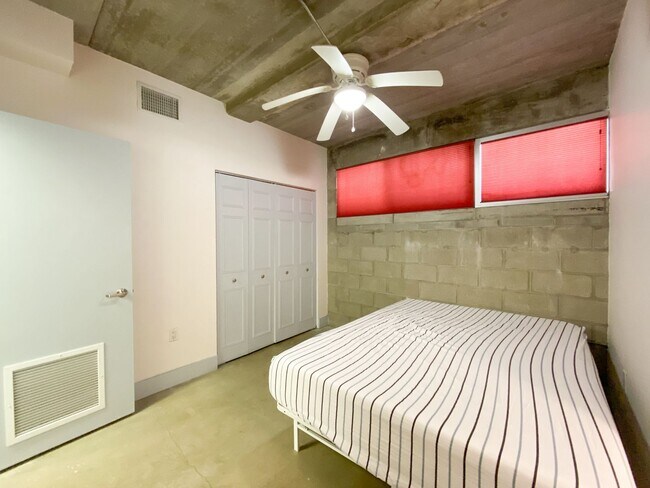 Building Photo - Lofts Oasis #105 - Pet Friendly!