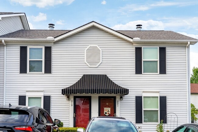 Primary Photo - 219 Edgewood Dr