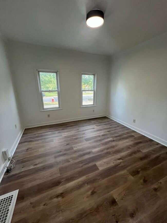 Building Photo - Updated 3-Bedroom Single-Family Home in th...