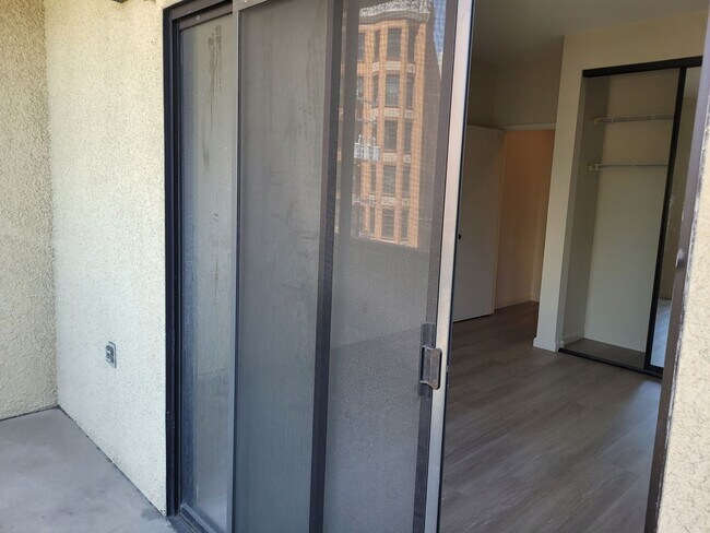 Building Photo - Lake Merritt Condo