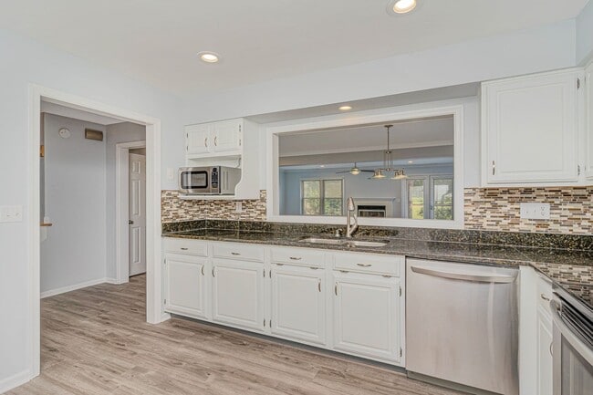Building Photo - Immaculate 3bedroom 2.5 Townhouse on Kempsville Green Gold Couse
