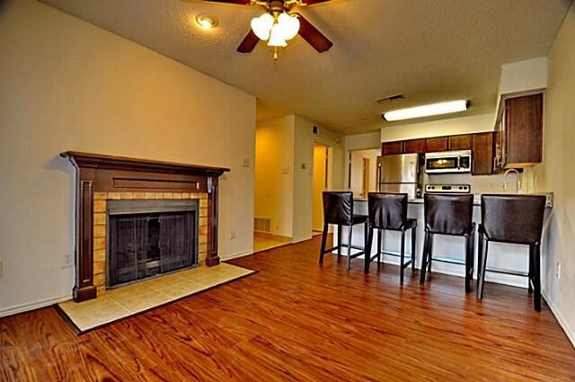 Primary Photo - 6910 Skillman St