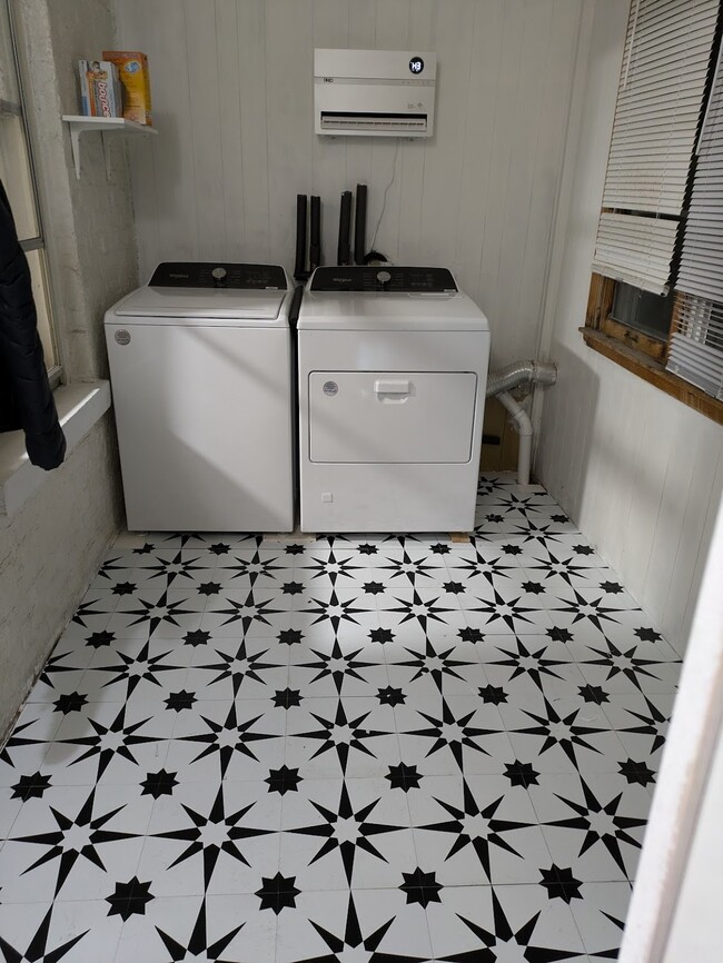 Building Photo - 2506 N Avers Ave