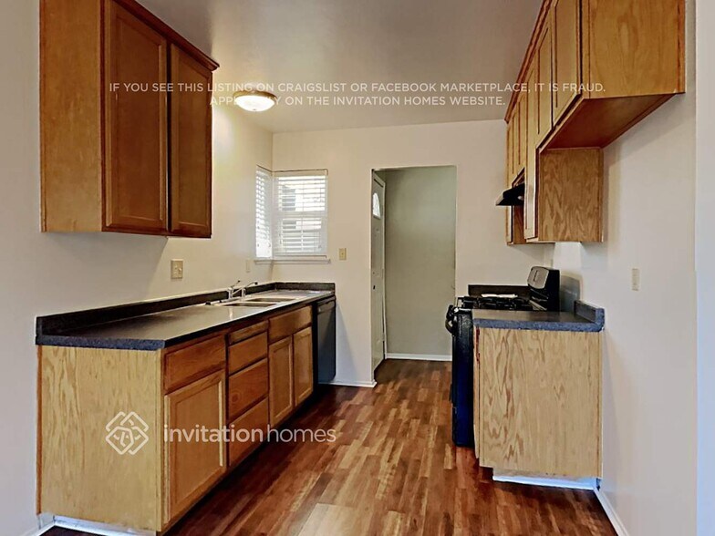 Building Photo - 7913 Samantha Way