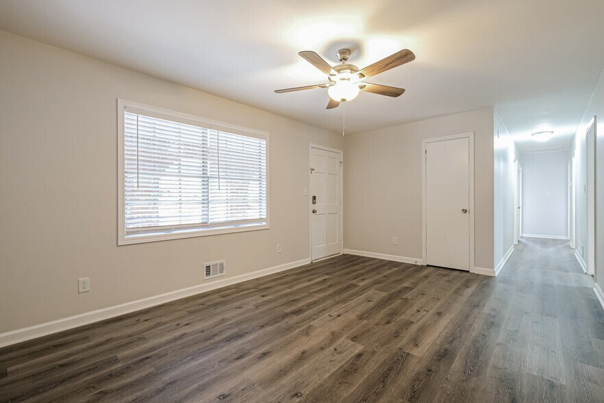 Building Photo - 2255 Emerald Castle Dr