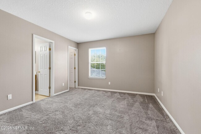 Building Photo - 216 Scrub Jay Dr