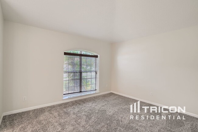 Building Photo - 452 Kettering Rd