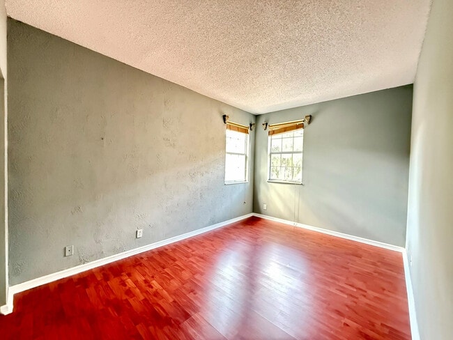 Building Photo - 1402 Veracruz Ln