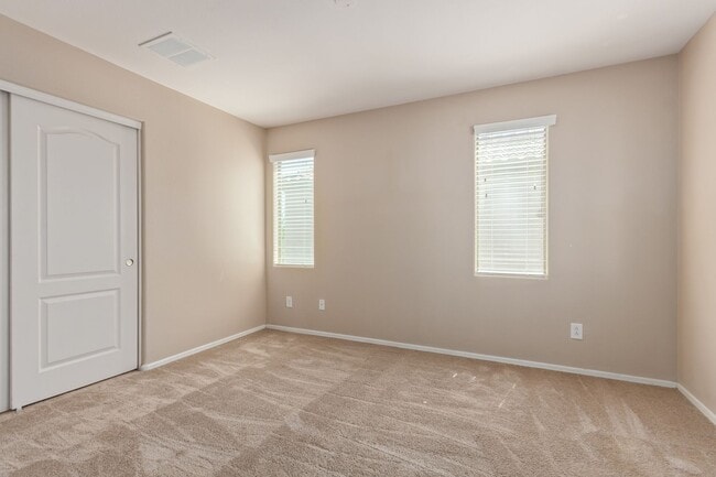 Building Photo - Welcome Home 3B/2BA in Lyons Gate!
