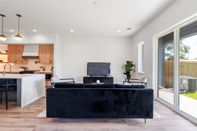 Building Photo - 4218 Nichols St