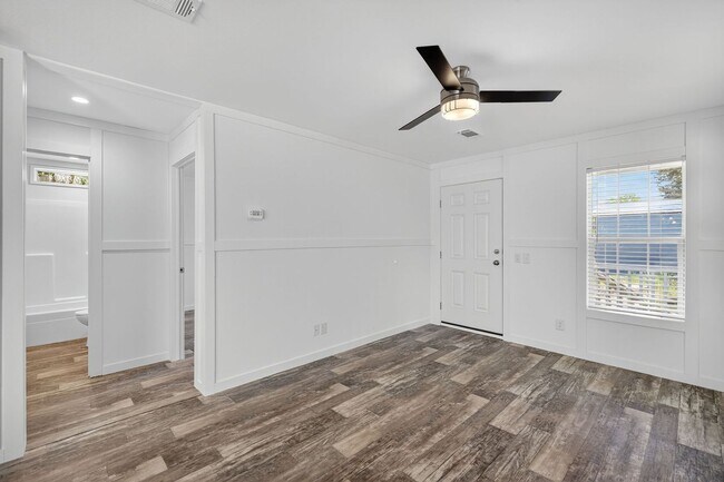 Building Photo - Brand-New Home on Canal to Lake Griffin – Available Now!