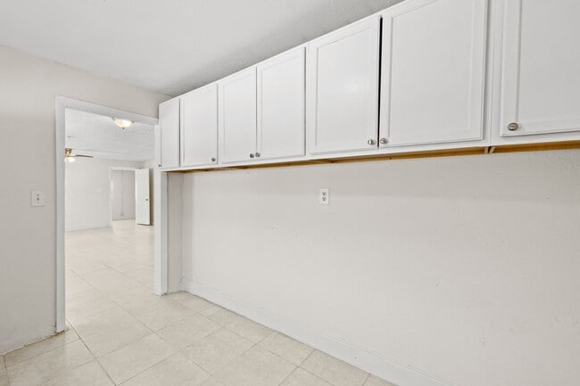 Building Photo - 1125 W 28th St
