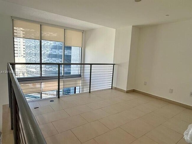 Building Photo - 1050 Brickell Ave