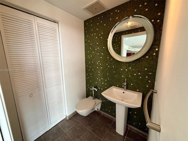 Building Photo - 3451 NE 1st Ave