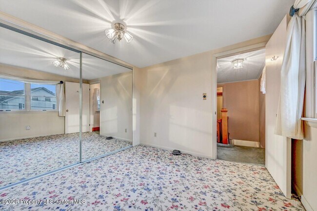 Building Photo - 454 Hickory St