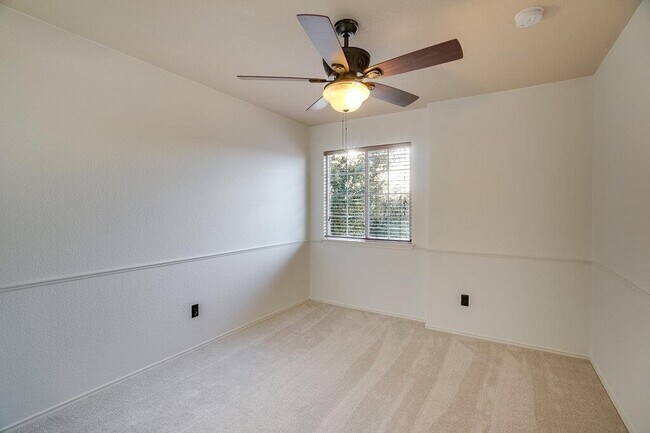 Building Photo - 1206 Hensley Dr