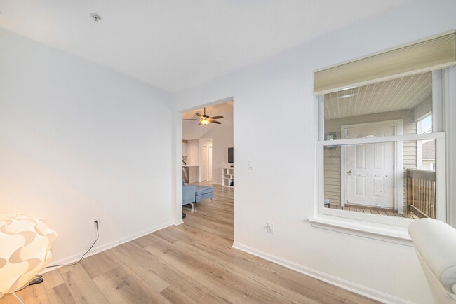 Building Photo - 1528 Oakfield Dr