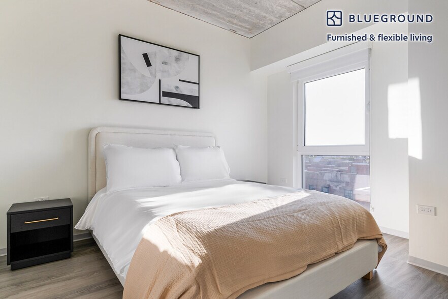 Building Photo - 343 W Schiller St