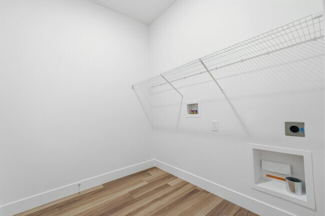Building Photo - 882 Coulsen Dr