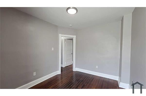 Building Photo - 2 Bedroom home with Rear Yard