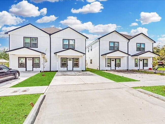 Building Photo - 5426 E Houston Rd