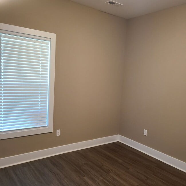 Building Photo - Stonehaven Subdivision - 3BR, 3BA SFH