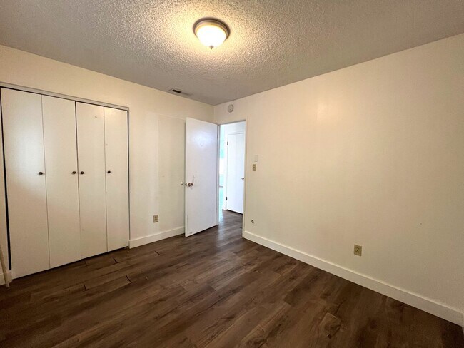 Building Photo - SFH 119 - Francis Duplex
