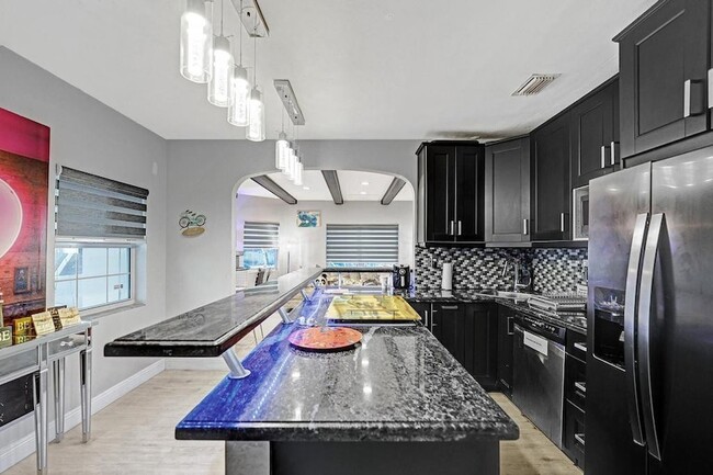 Building Photo - 2000 Jackson St