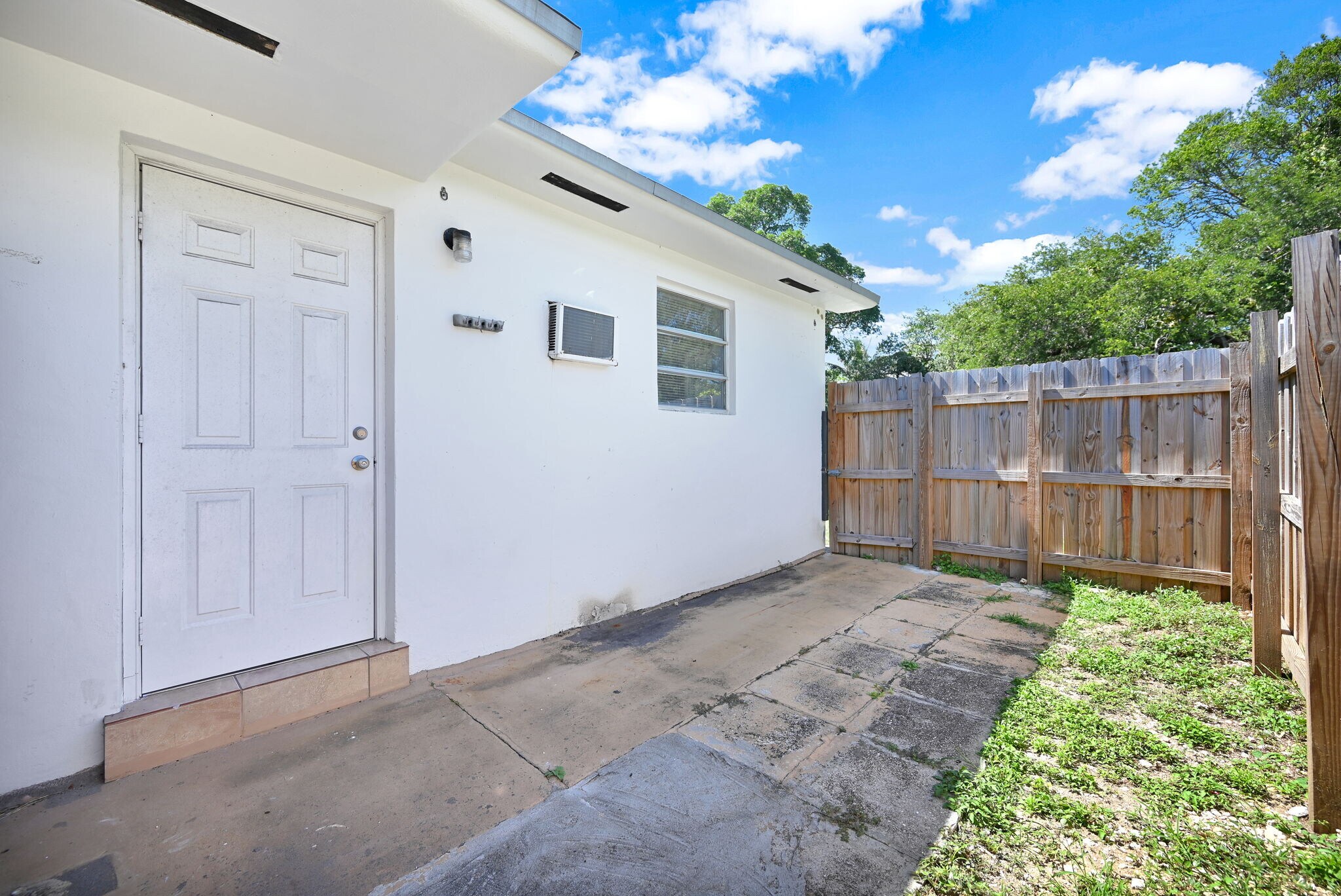 Building Photo - 567 NW 90th St