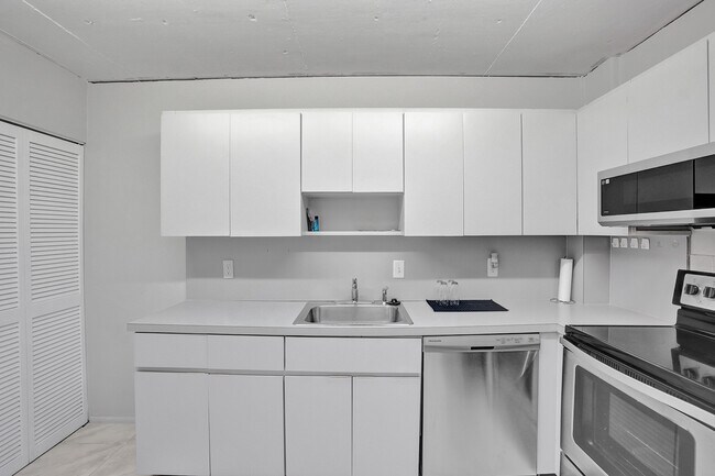 Building Photo - 1401 S Ocean Blvd