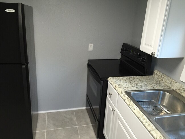 Building Photo - North Hyde Park 1 Bedroom Guest House