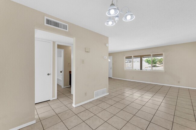 Building Photo - 3300 Hayes Ave