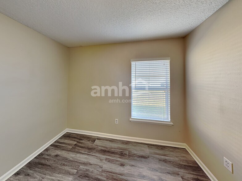 Building Photo - 76163 Long Pond Loop