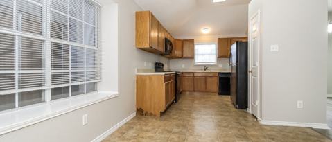 Building Photo - 2310 Summit Dr