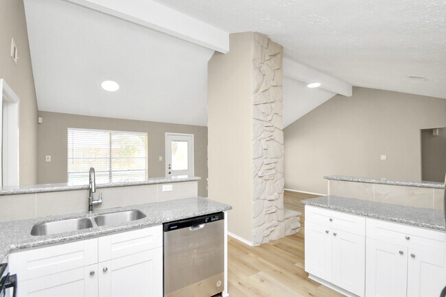 Building Photo - 10023 King Ranch Ln