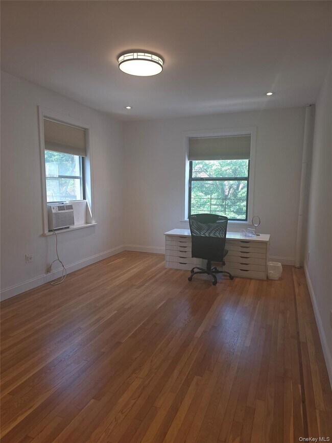 Building Photo - 42-20 Kissena Blvd