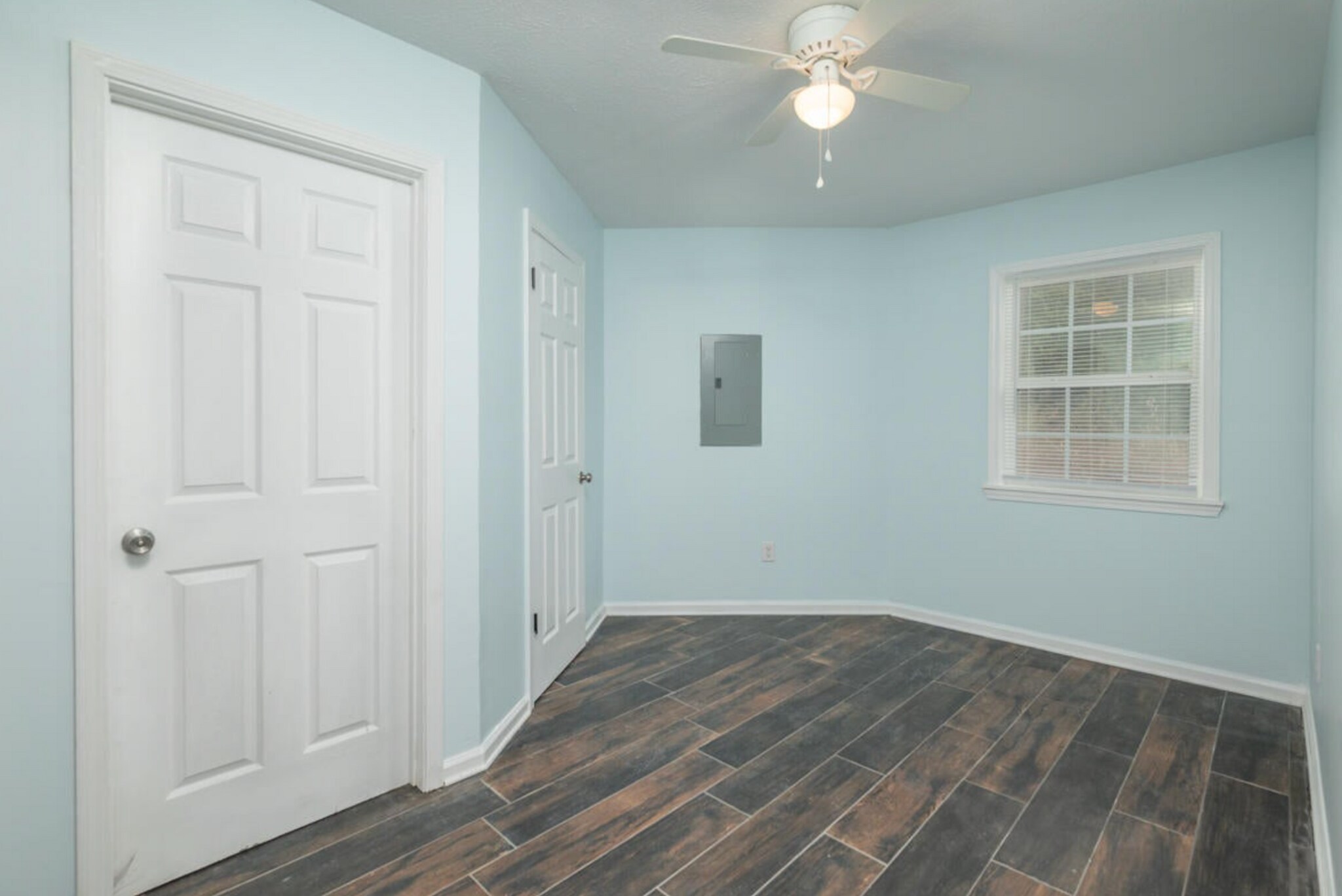 Building Photo - 715 Roundhouse Rd