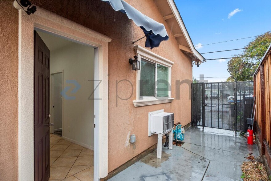 Building Photo - 2661 S King Rd