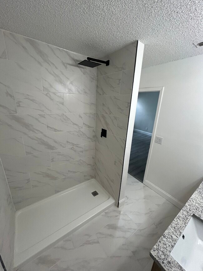 Building Photo - 12219 Armenia Gables Cir