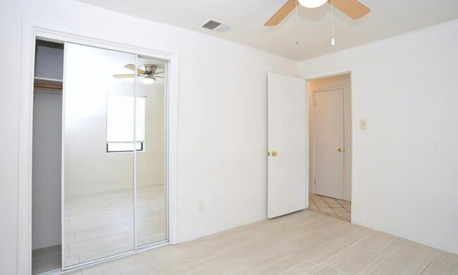 Building Photo - Cntrally Located 4 bedroom home