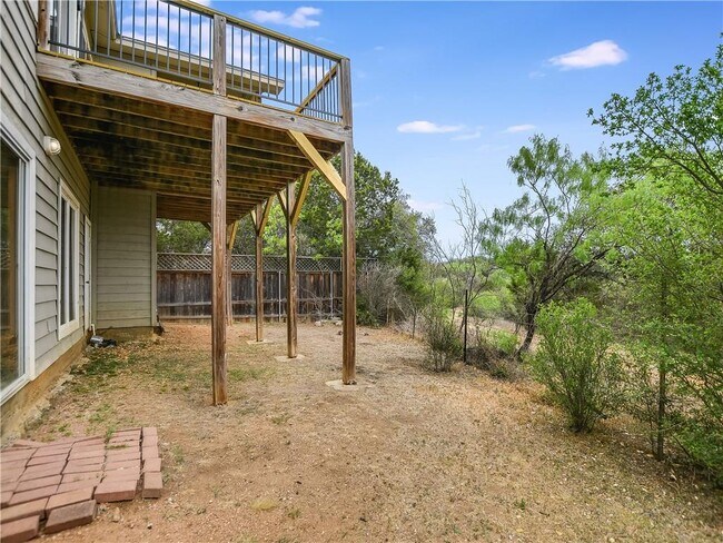 Building Photo - 605 Echo Dr